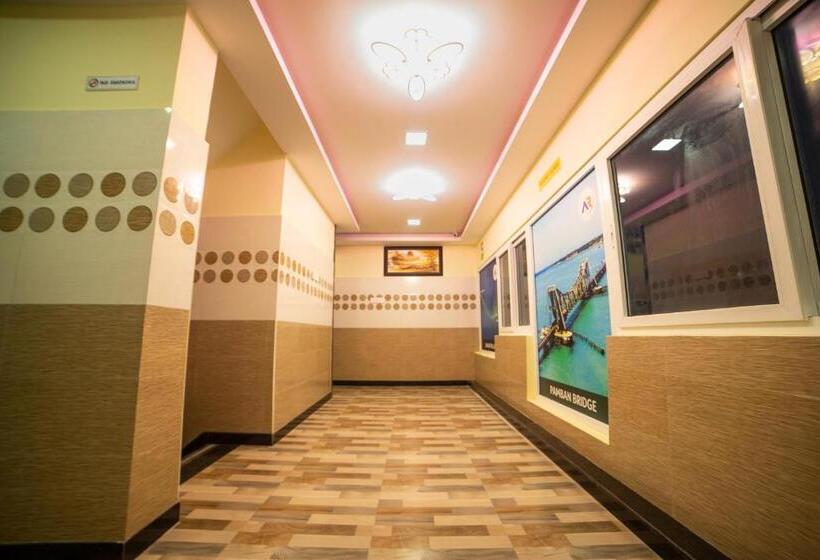 ホテル Akash Residency