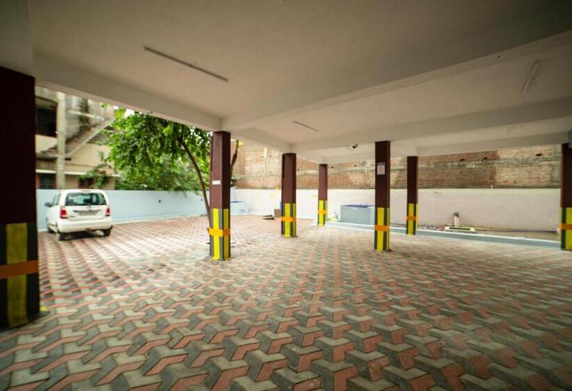 ホテル Akash Residency