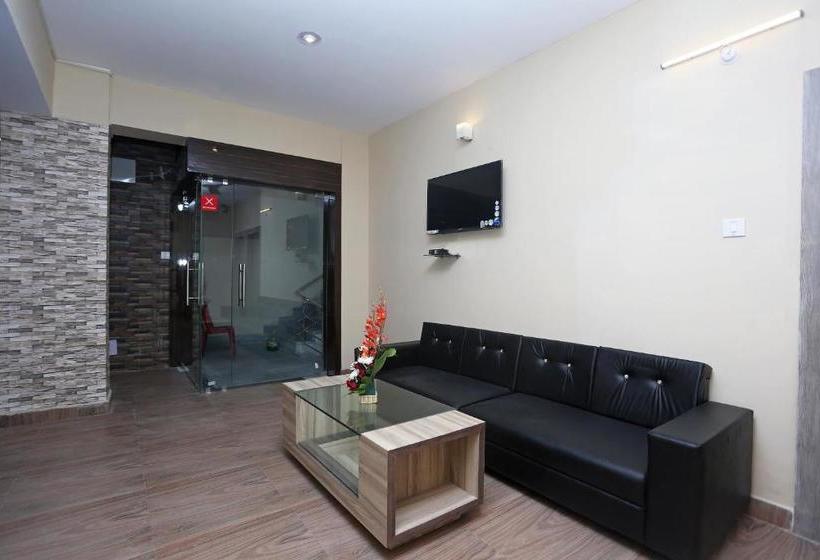 호텔 Oyo 11549 Crystal Inn