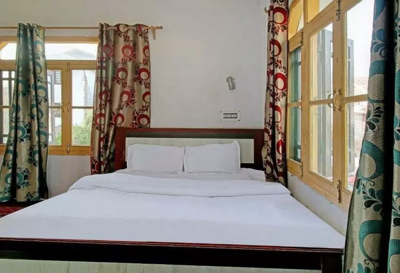 هتل Oyo 73243 Gilkar Mansion