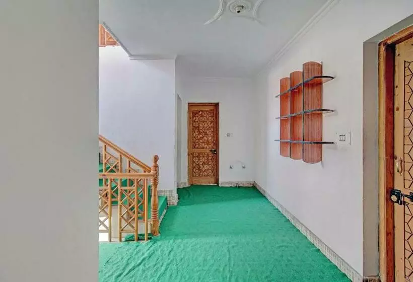 هتل Oyo 73243 Gilkar Mansion