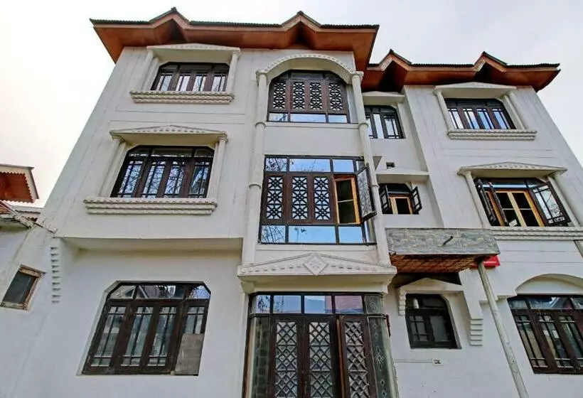 هتل Oyo 73243 Gilkar Mansion