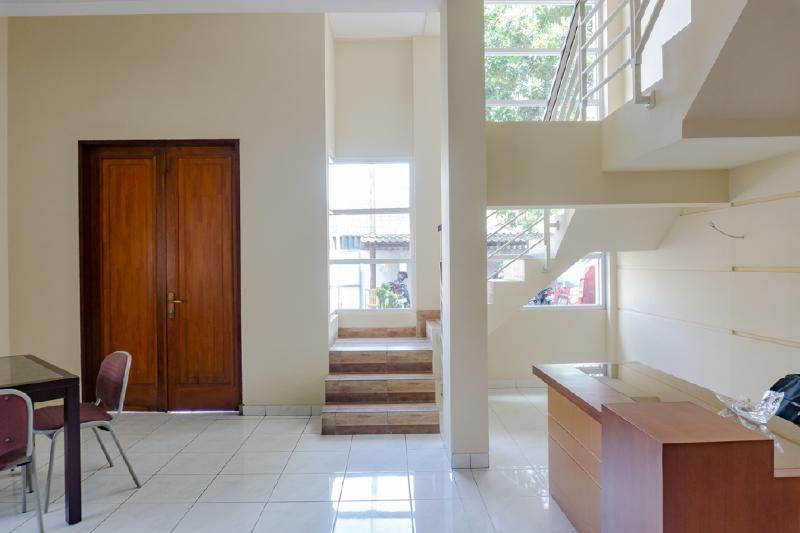 فندق Reddoorz Near Jogja City Mall 4