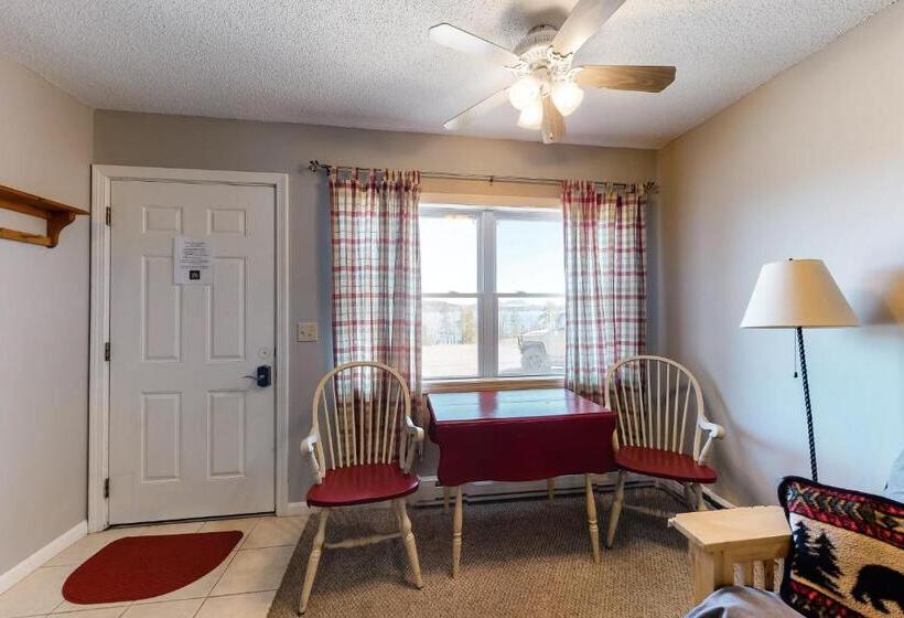 汽车旅馆  The Bear's Den