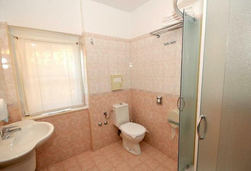 بنسيون Rooms By The Sea Trogir 15155