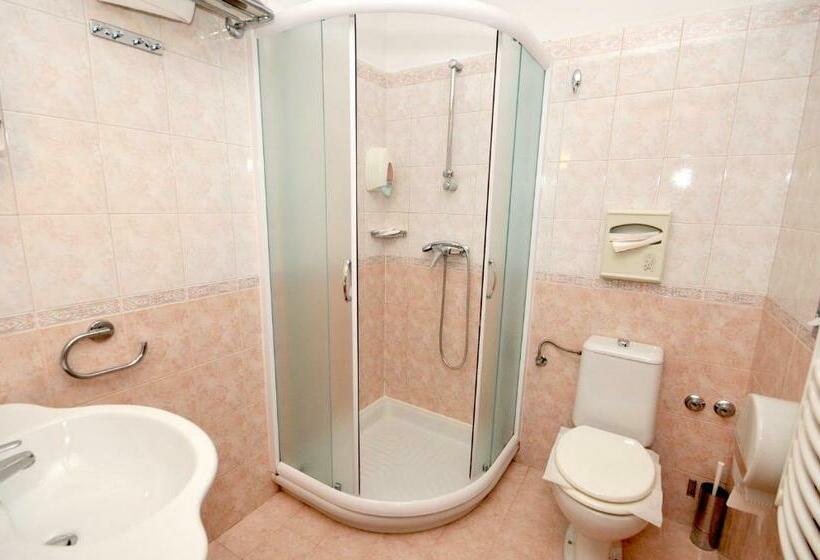 بنسيون Rooms By The Sea Trogir 15155