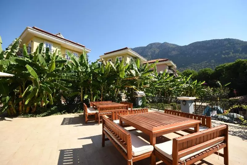 Отель Antas Deluxe Apartments