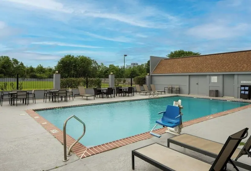 ホテル City Express by Marriott New Orleans I-10