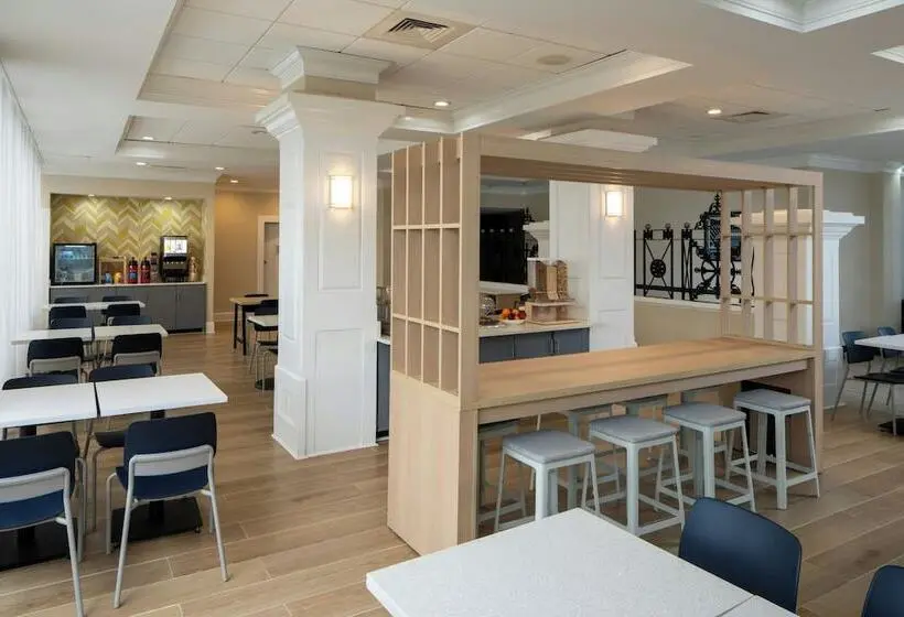 ホテル City Express by Marriott New Orleans I-10