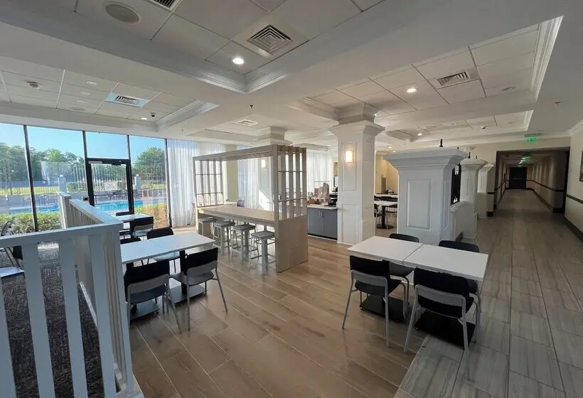 ホテル City Express by Marriott New Orleans I-10