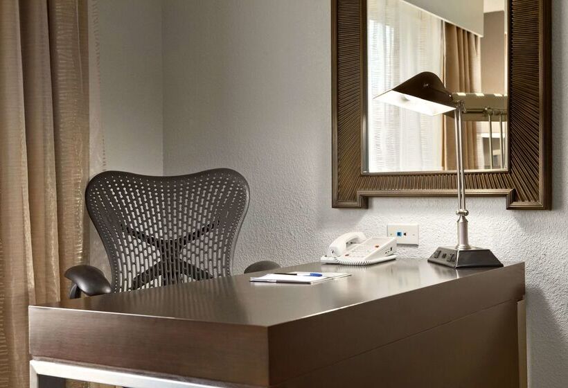 هتل Hilton Garden Inn Bostonburlington