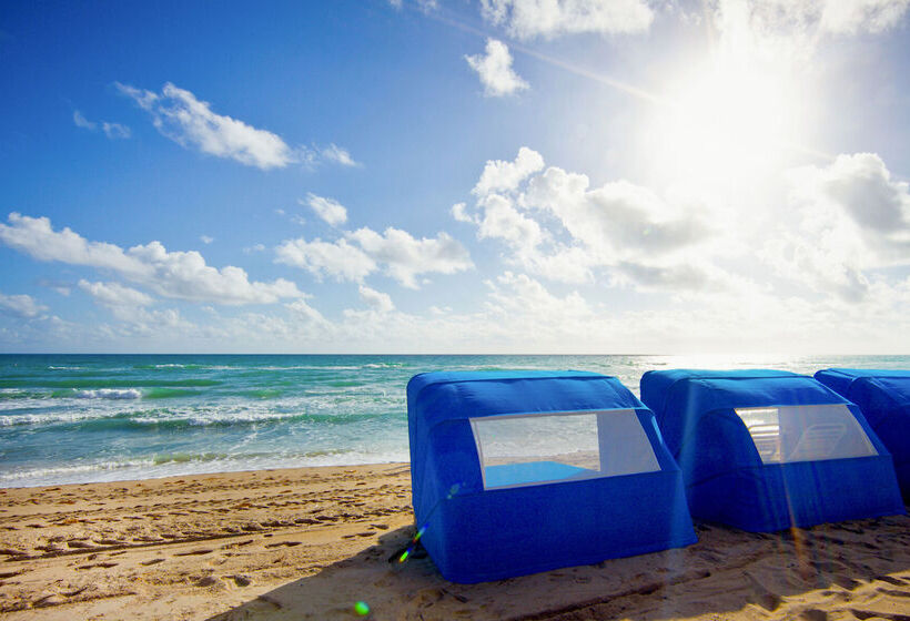 בית מלון כפרי Marenas Beach Resort