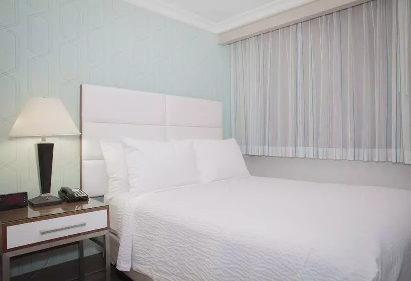 هتل Pasadena Rose & Crown