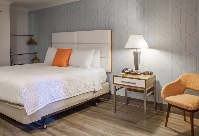 هتل Pasadena Rose & Crown