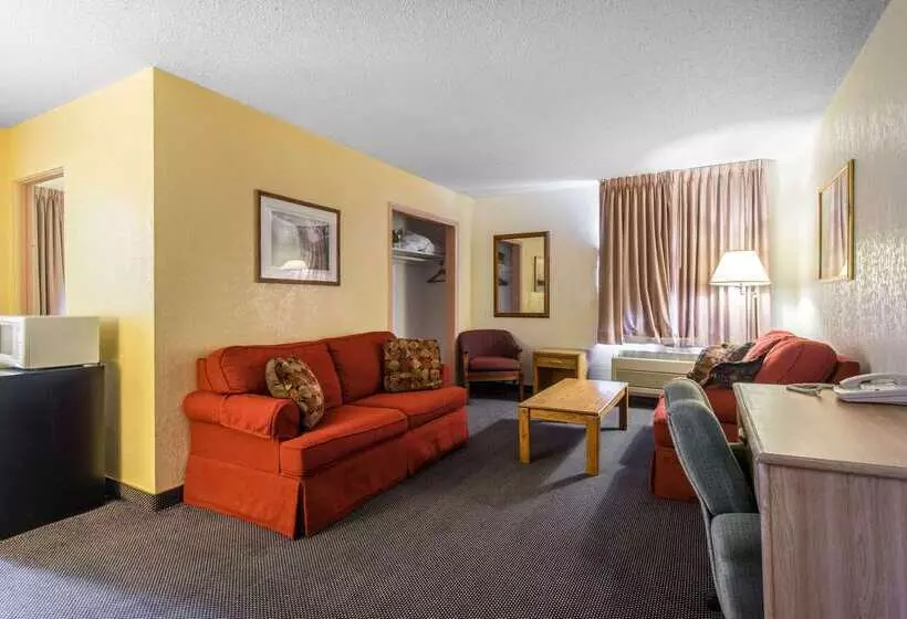 酒店 Rodeway Inn & Suites