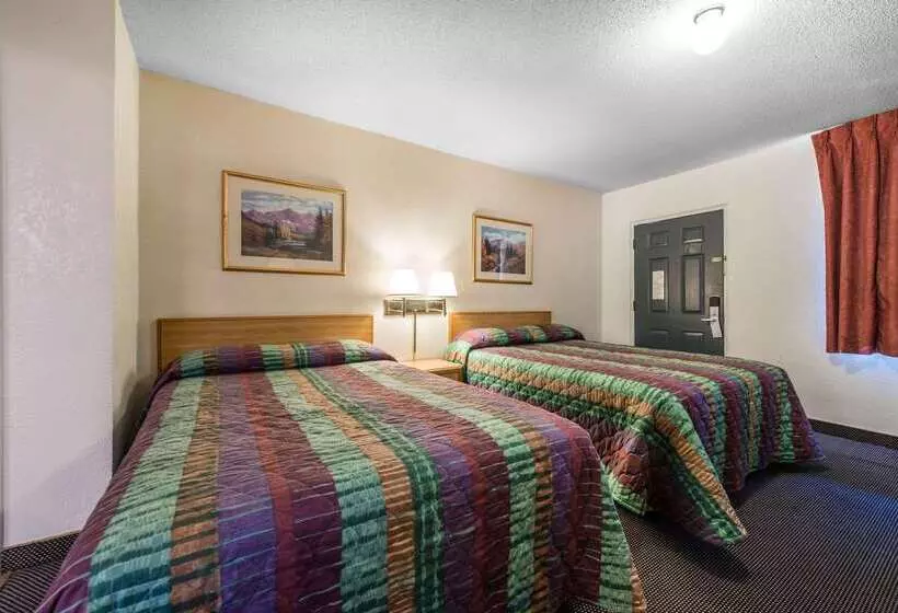 酒店 Rodeway Inn & Suites