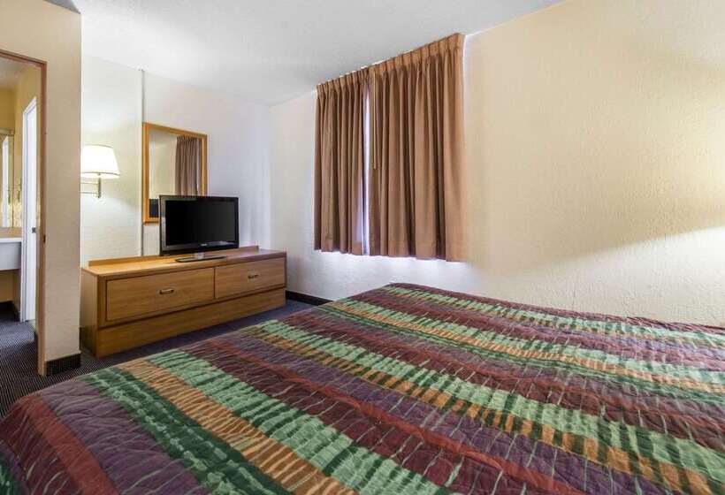 هتل Rodeway Inn & Suites
