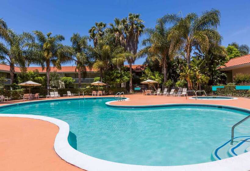 בית מלון כפרי Uptown Oasis San Jose Airport