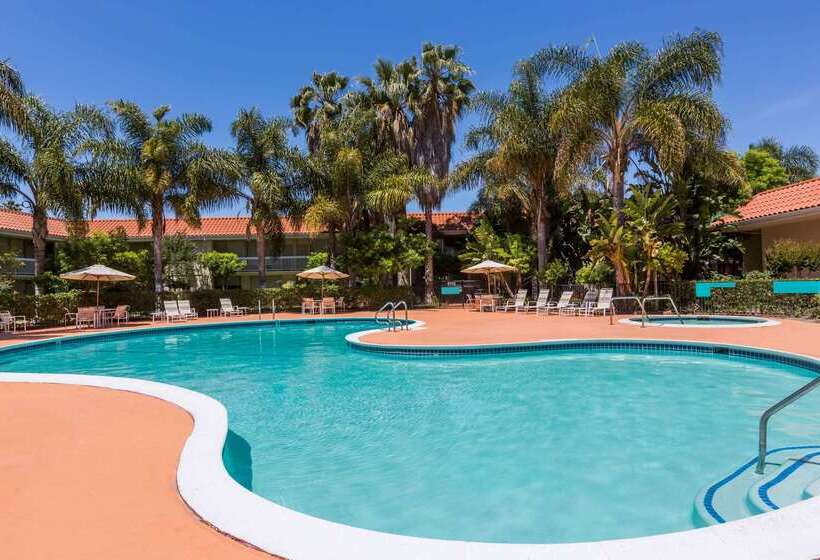 בית מלון כפרי Uptown Oasis San Jose Airport