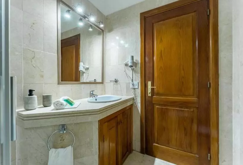 Klayman Olivina Apart