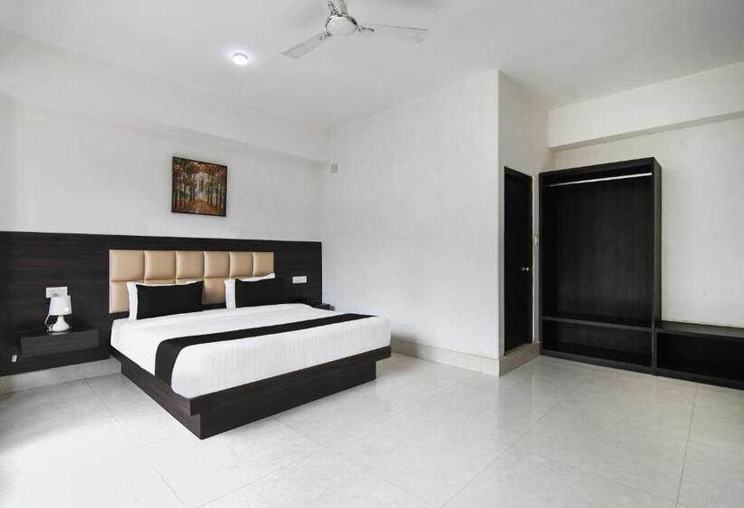 هتل Super Townhouse Oak Saramsa Garden