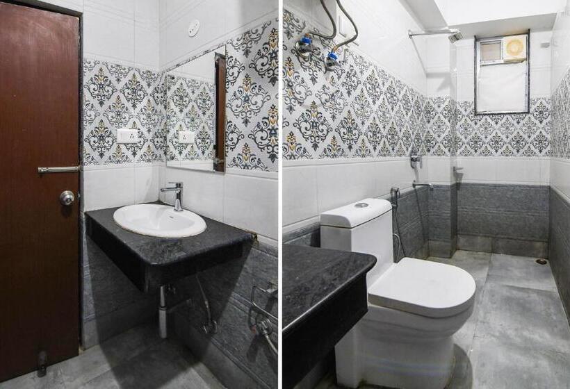 هتل Super Townhouse Oak Saramsa Garden