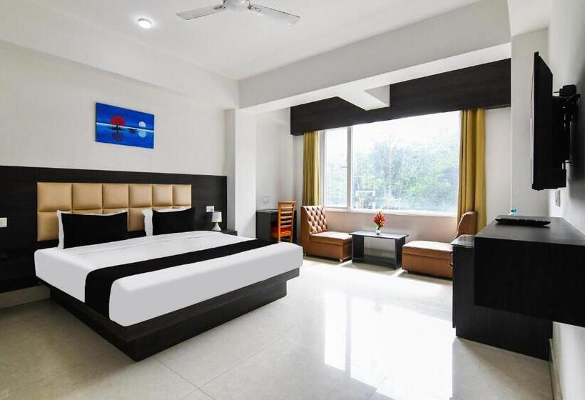 هتل Super Townhouse Oak Saramsa Garden