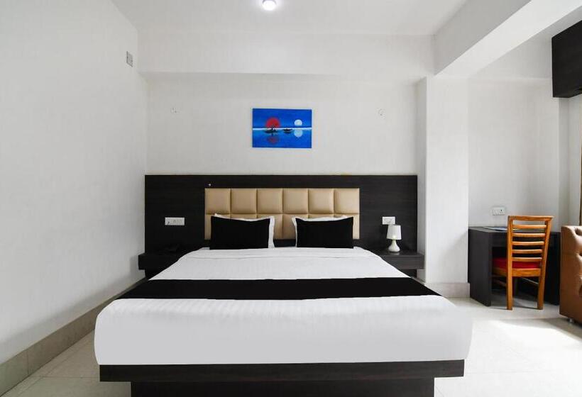 هتل Super Townhouse Oak Saramsa Garden