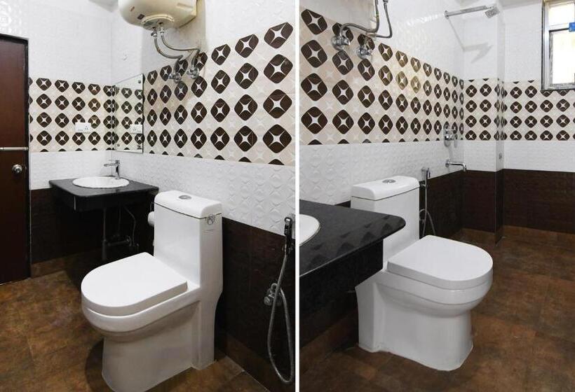 هتل Super Townhouse Oak Saramsa Garden