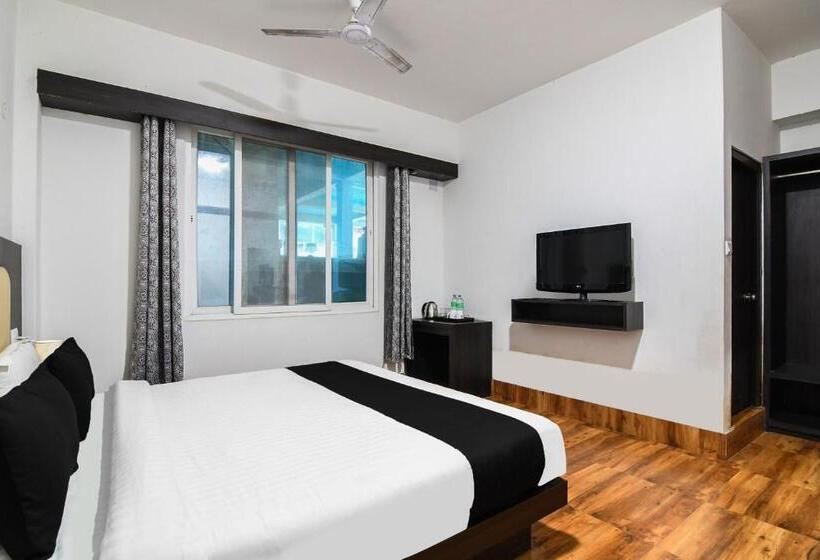 هتل Super Townhouse Oak Saramsa Garden