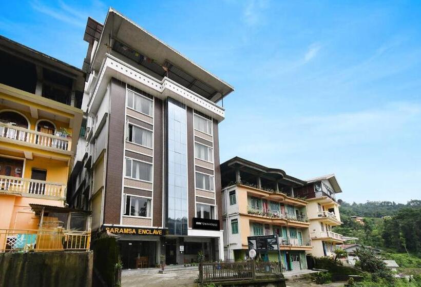 هتل Super Townhouse Oak Saramsa Garden