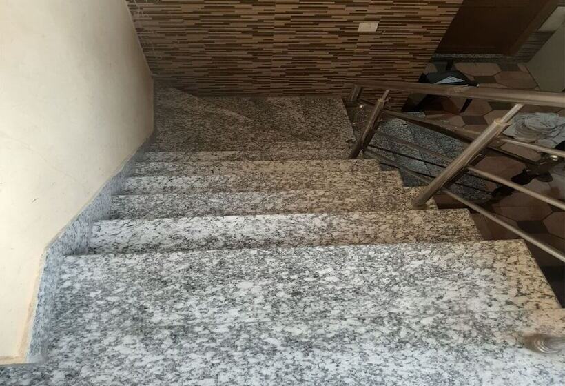 Отель Jyoti Palace Vrindavan