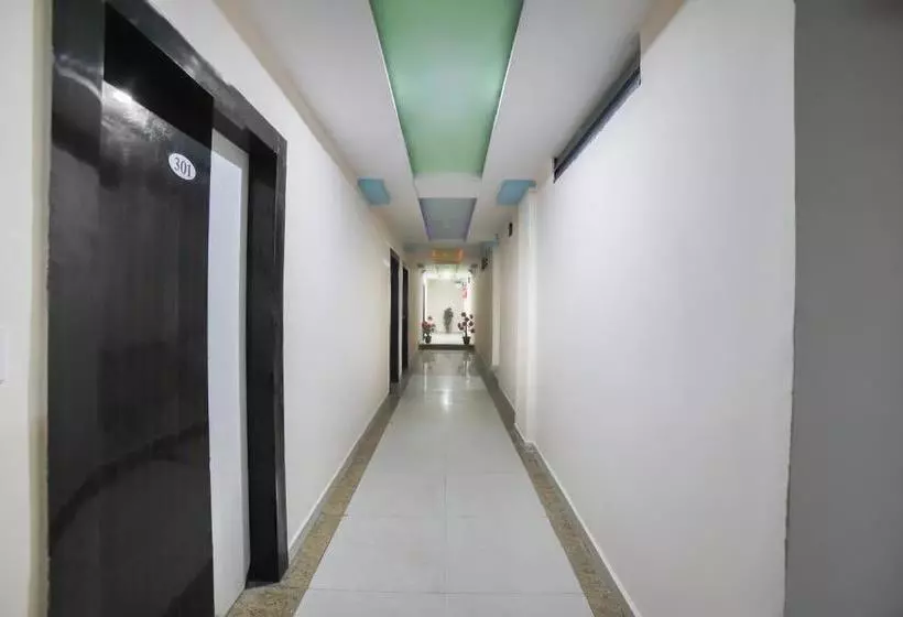 هتل Oyo 70175  Green Palace