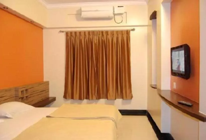 هتل Royal Regency Lodge