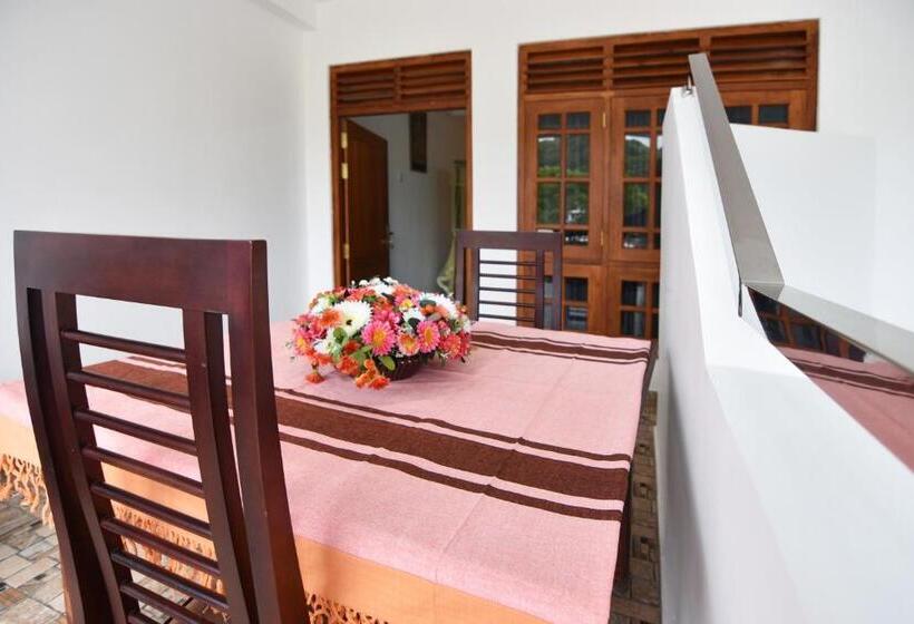 ホテル The Lodge Unawatuna