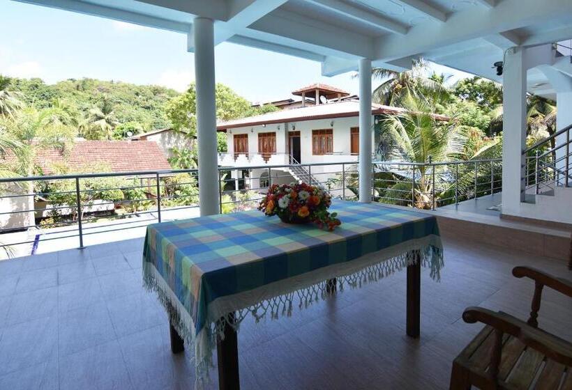 ホテル The Lodge Unawatuna