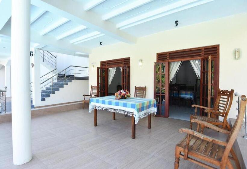 ホテル The Lodge Unawatuna