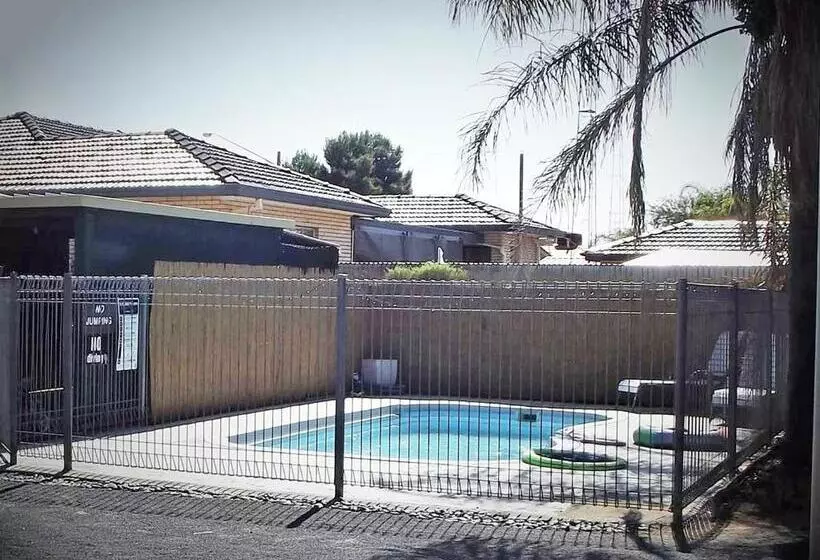 モーテル Country Roads Motor Inn