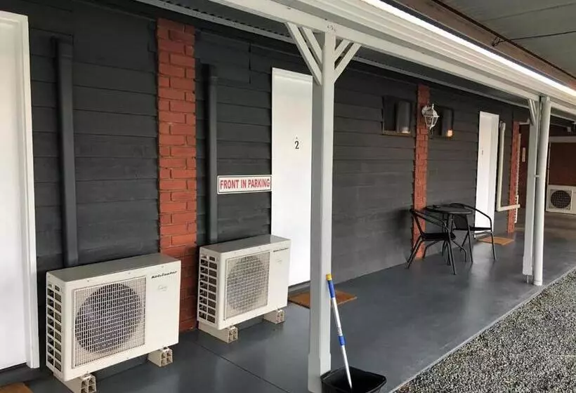 モーテル Country Roads Motor Inn