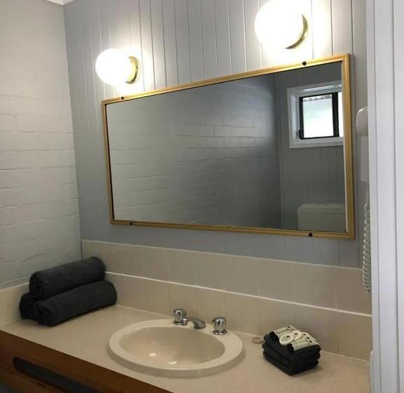 モーテル Country Roads Motor Inn