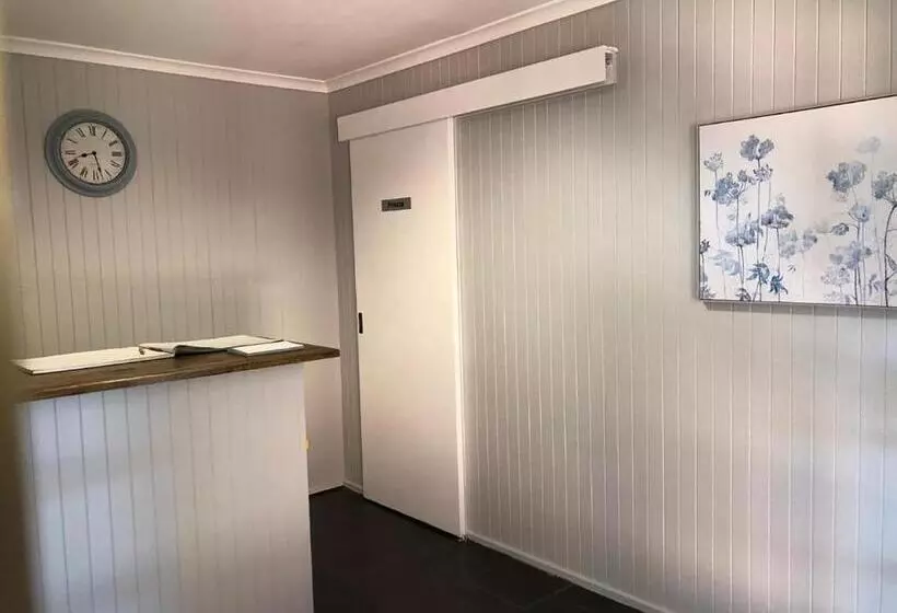 モーテル Country Roads Motor Inn