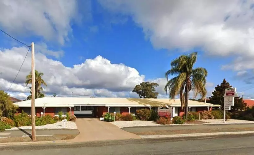 モーテル Country Roads Motor Inn