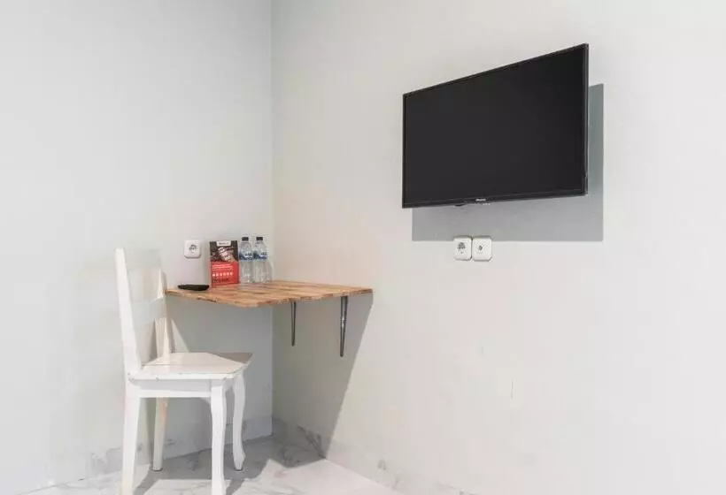 ペンション Reddoorz Plus Near Rs Usu Medan 2