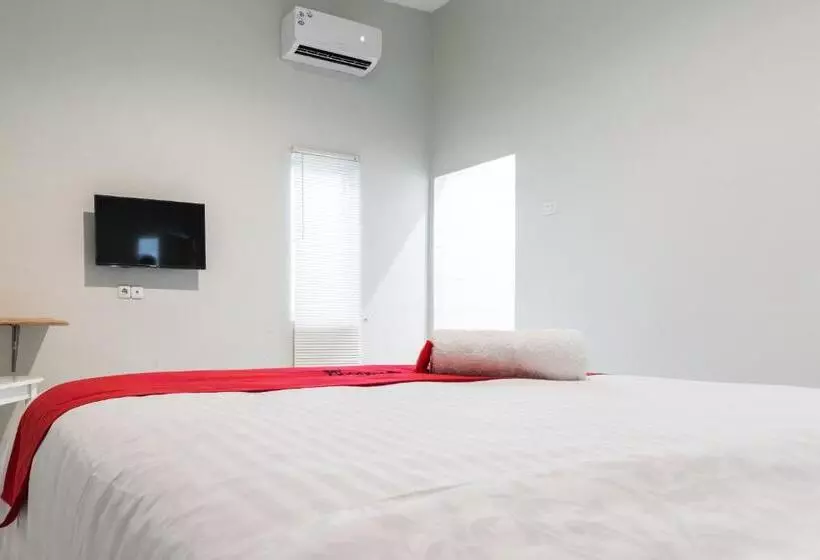 ペンション Reddoorz Plus Near Rs Usu Medan 2