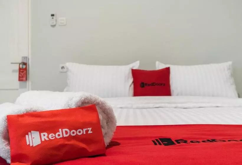 ペンション Reddoorz Plus Near Rs Usu Medan 2