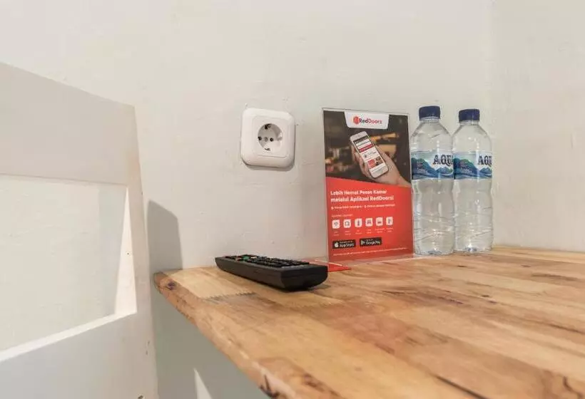 ペンション Reddoorz Plus Near Rs Usu Medan 2