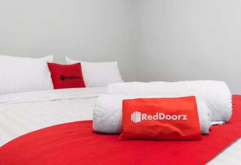 ペンション Reddoorz Plus Near Rs Usu Medan 2