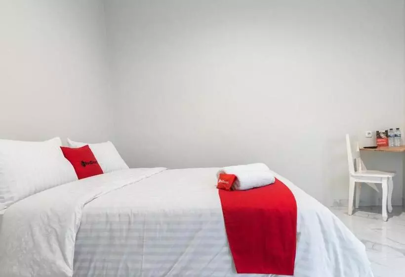 ペンション Reddoorz Plus Near Rs Usu Medan 2