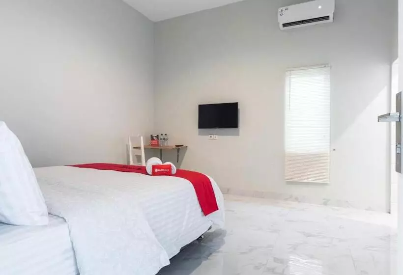 ペンション Reddoorz Plus Near Rs Usu Medan 2