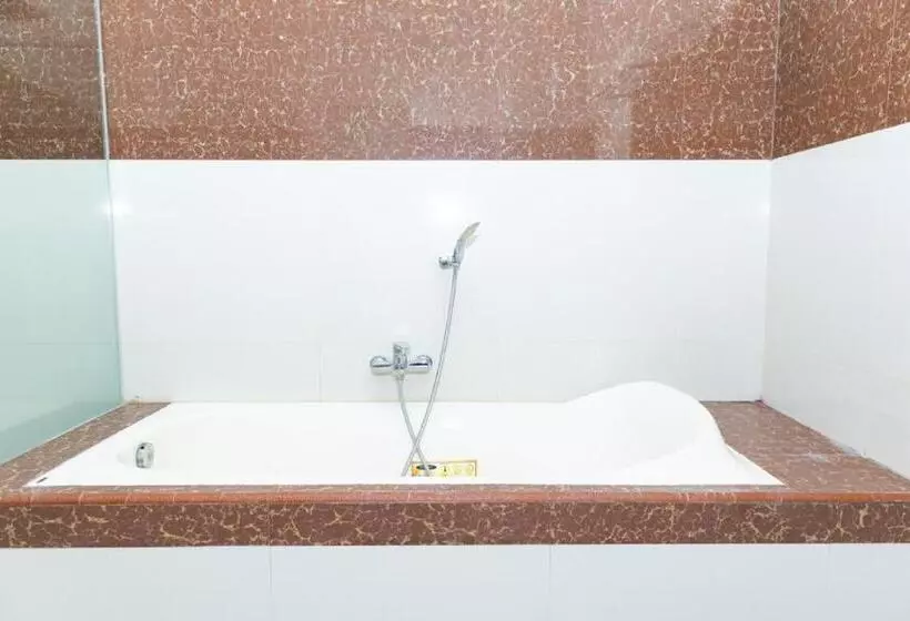 ペンション Reddoorz Premium @ Sea Residence Manado